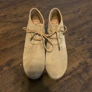 Toms wedges